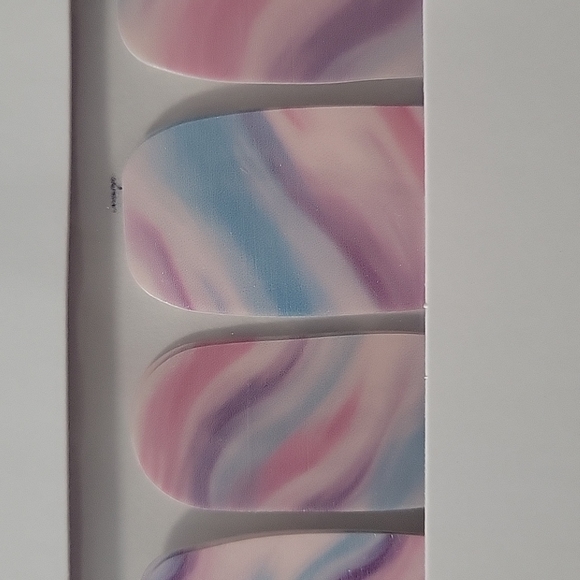 Color street cotton candy swirl - Picture 3 of 3